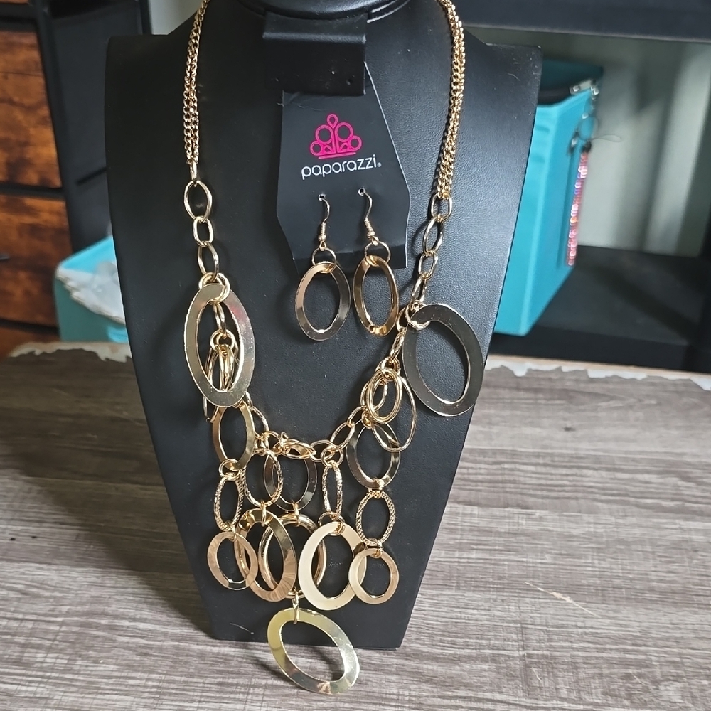 Paparazzi Gold Oval Link Necklace and Earring Set